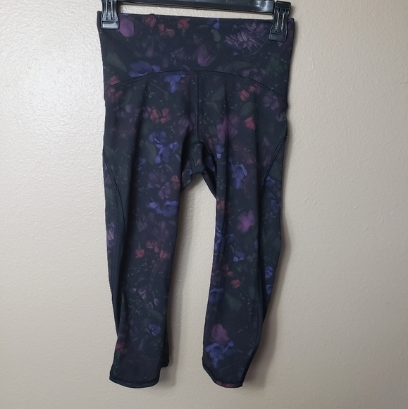 Lululemon Muted Floral Print Capri Leggings-Size 4 - Picture 1 of 10